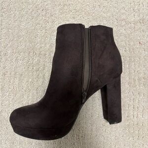 Elegant Black Ankle Boots